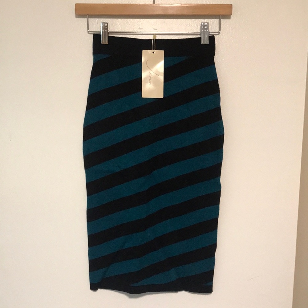 NEW Jenn Sweater Pencil Skirt. Small‎